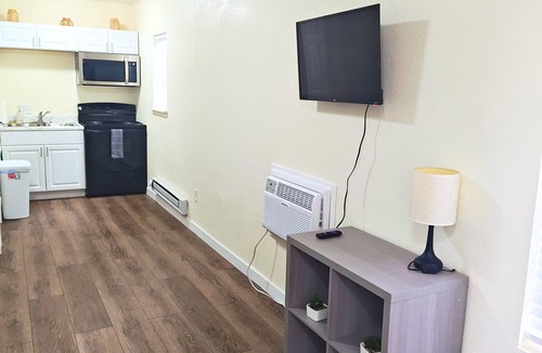 West Colorado Springs Apartment | Cozy studio in enjoyable Colorado Springs with AC