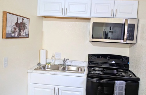 West Colorado Springs Apartment | Cozy studio in enjoyable Colorado Springs with AC