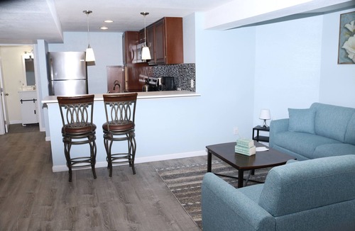 Aurora Highlands House | Cozy & Stylish Walkout Basement Apartment