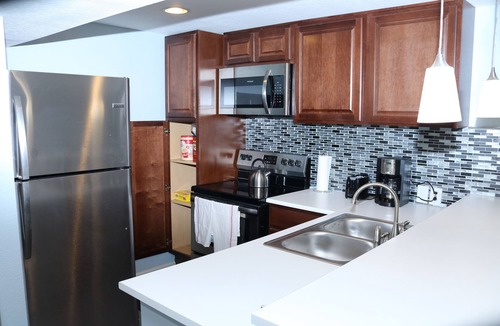 Aurora Highlands House | Cozy & Stylish Walkout Basement Apartment