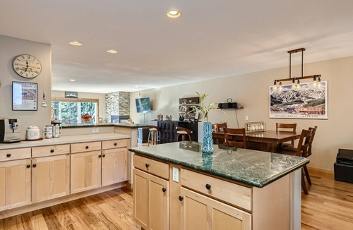 Warrior's Mark House | Cozy Three Bedroom Townhome. Minutes to Town and Slopes, Mountain Views
