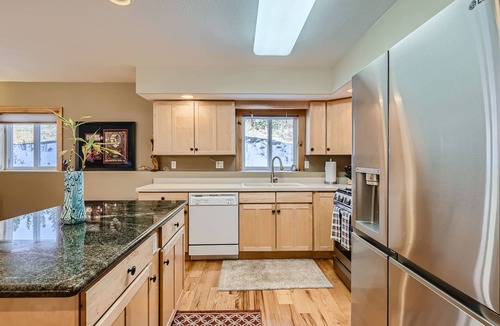 Warrior's Mark House | Cozy Three Bedroom Townhome. Minutes to Town and Slopes, Mountain Views