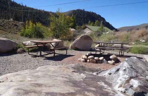 Almont Cabin | Cozy "Tiny Home" style Cabin Perfect for Couples and Families