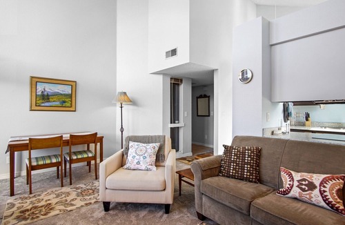 Foothills Condo | Cozy Top Floor 1 Bed Condo on Green Mountain with Cathedral Ceilings