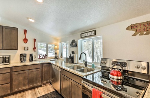 Indian Hills Cabin | Cozy two bedroom cabin 10 min from Red Rocks 25 min from Denver