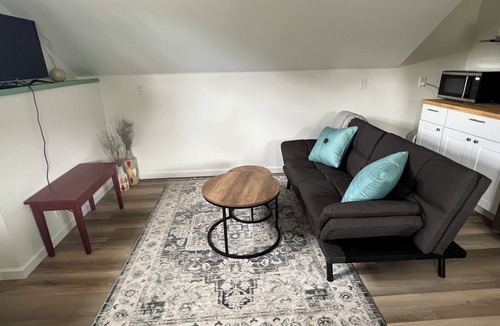 Canon City House | Cozy Vintage Carriage House Retreat