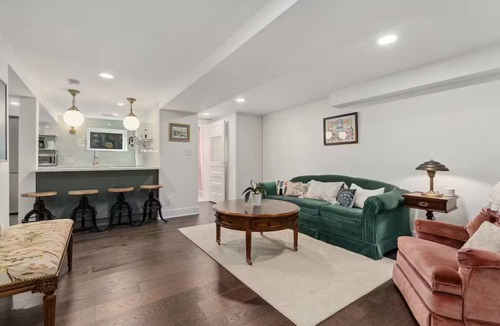 West Highland Apartment | Cozy vintage charm, super walkable