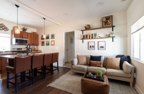 Denver House | Cozy Vintage Western w/2 Kings - Pet friendly