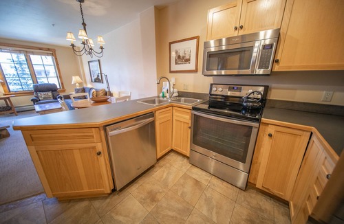 River Run Condo | Cozy, Walk to Gondola, Dining, and Shops