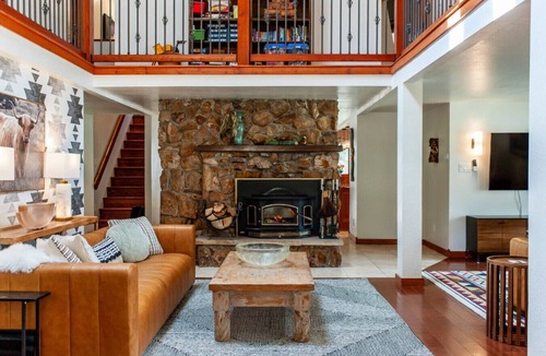 Durango House | Creek-Hot Tub-View-Pets-10min DT