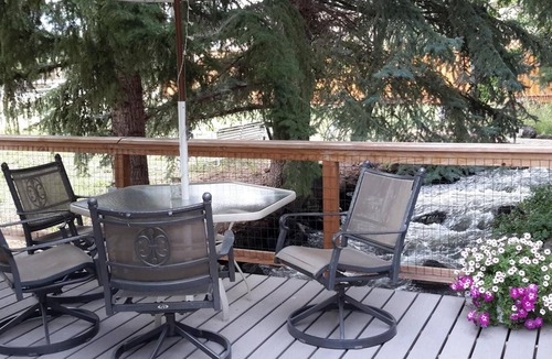 Cedaredge Bed & Breakfast | Creek Side Bed and Breakfast