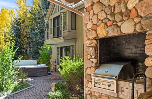 Avon House | Creekside 4-bedroom 6.5 bath house in charming Beaver Creek with Hot Tub