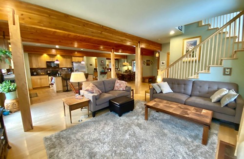 Palmer Lake House | Creekside Bungalow Adjacent To Reservoir Trail On Private 3 acre lot!