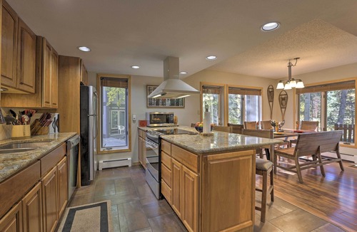 Frisco Condo | Creekside Frisco Condo w/Views & Pool Access!