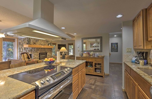 Frisco Condo | Creekside Frisco Condo w/Views & Pool Access!