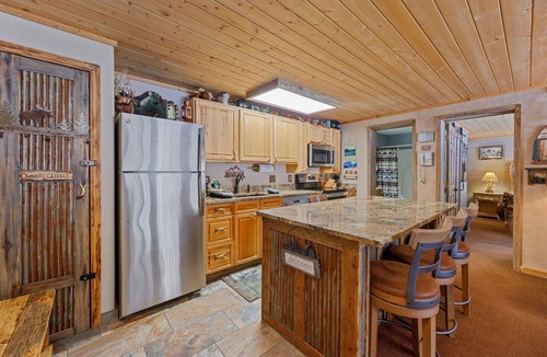 Fall River Estates Condo | Creekside Suite 07 River View!