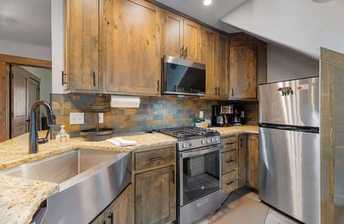 Fall River Estates Condo | Creekside Suite 09 River View!