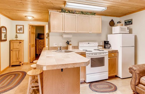 Fall River Estates Condo | Creekside Suites 13