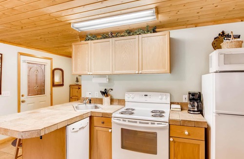 Fall River Estates Condo | Creekside Suites 13