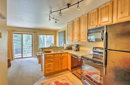 Four O'Clock Condo | Creekside/Walk to Town Dog Friendly 1BR!