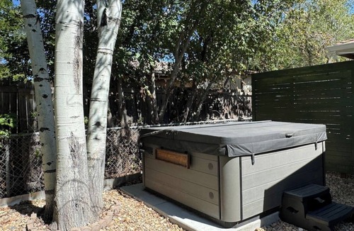 Morse Park House | Crown Hill Retreat - Hot Tub/Yard/Parking