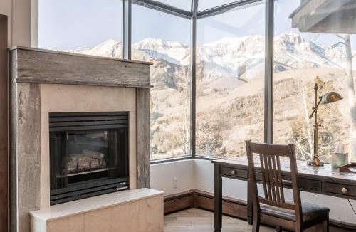 Mountain Village House | Crystal Chalet 12 by AvantStay Close to Town w Views of San Sofia Ridge