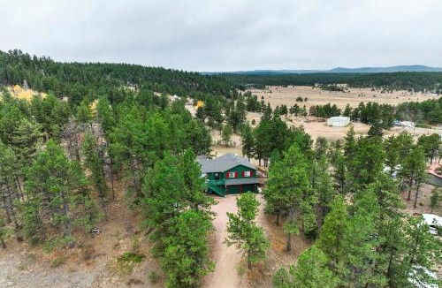 Florissant House | Crystal Retreat Cabin - Hot Tub BBQ Eco Escape