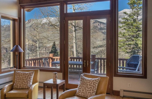 Mountain Village House | CRYSTAL VIEW