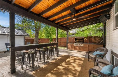University Park House | CSU Hideaway with King Bed, Backyard Oasis