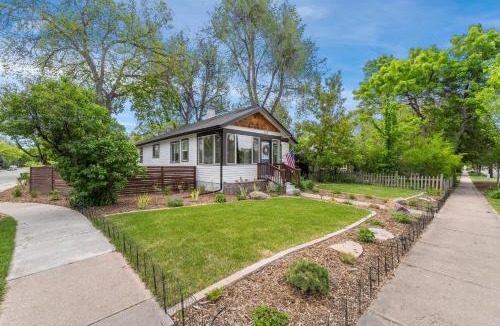 University Park House | CSU Hideaway with King Bed, Backyard Oasis