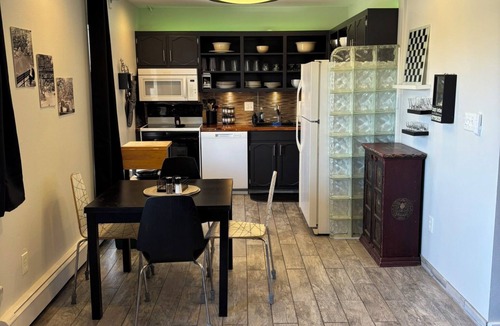 University Park Condo | CSU/Old Town steps away. Indoor Pool! Full reno Jan 2025!