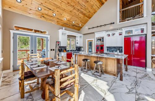 Alma House | Custom 2BR & Loft Home, with Hot Tub & Stunning Views