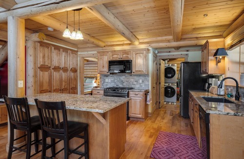 Blue River House | Custom Log Home in quiet Blue River 7 minutes from downtown Breckenridge