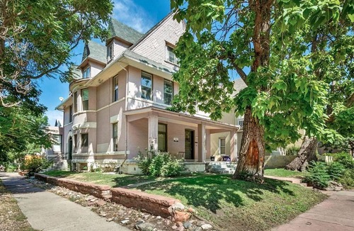Capitol Hill Apartment | Cute 2 bed condo ina historic building in Capitol Hill denver