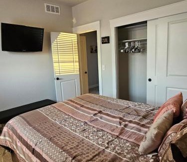 Greeley House | Cute and Cozy 3 Bedroom Townhome
