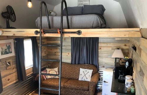Lazear Apartment | Cute & Cozy Tiny House w/Kitchen