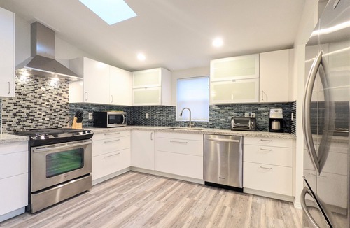 Woodway House | Cute Edmonds Bowl Cottage