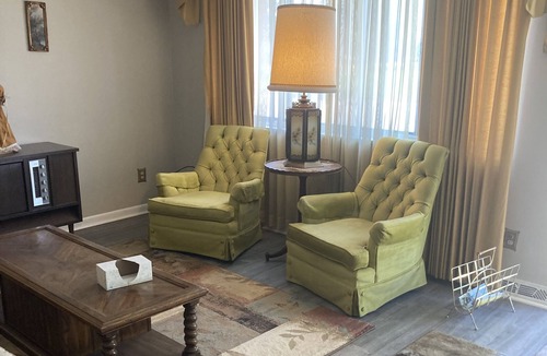Windsor House | Cute home on the Park in Old Windsor