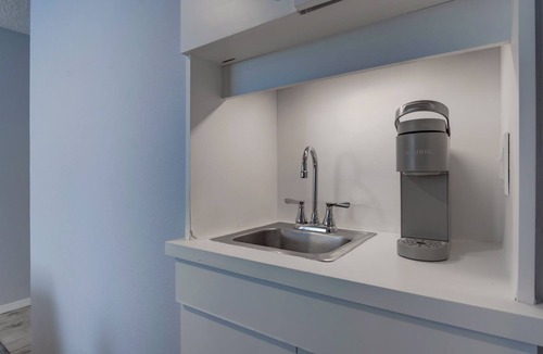 Greenwood Village Apartment | Cute Studio Condo w/ Community Pool, Gym, More!