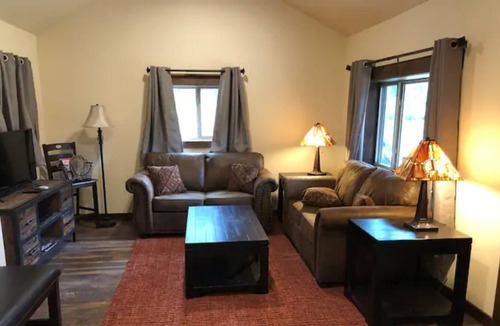 Evergreen Cabin | Cute Two Bedroom Cabin
