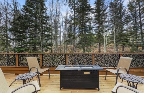 Wildernest House | Cutty Sark Court #2 3BR Mountain Views townhouse