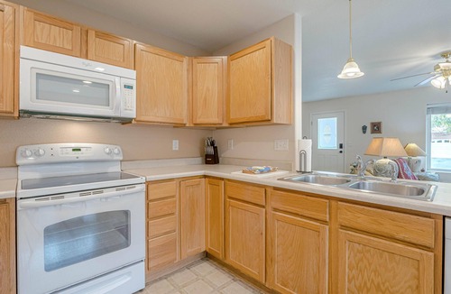 Pear Park House | Dancing Bear: Covered Patio & Smart TV!
