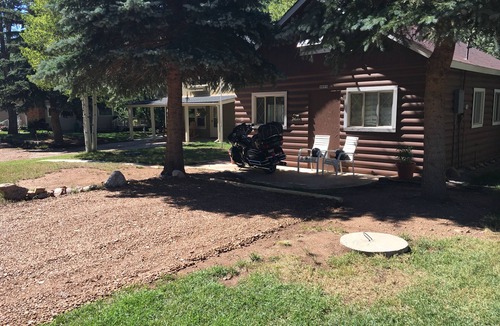 Cascade-Chipita Park Cabin | Dawson Creekside Cabin