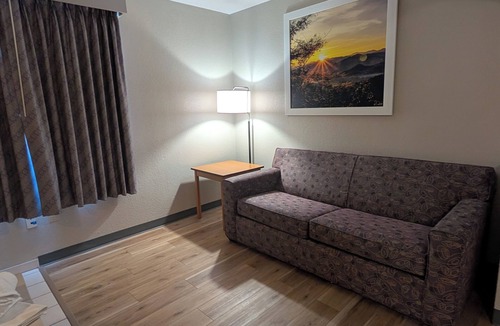 Castle Rock Hotel | Days Inn & Suites by Wyndham Castle Rock