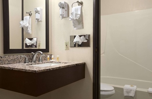 Gunnison Hotel | Days Inn & Suites by Wyndham Gunnison