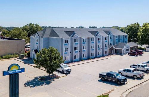 Greeley Hotel | Days Inn & Suites by Wyndham Greeley