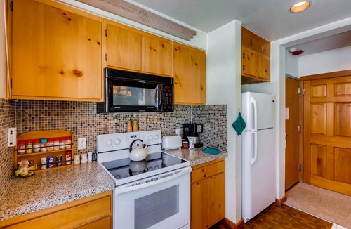 Lakeside Village Condo | Decatur 1775