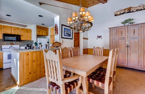 Lakeside Village Condo | Decatur 1775