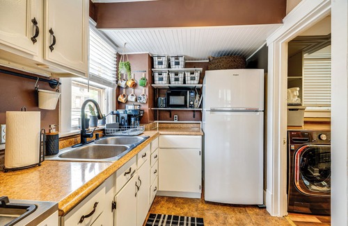 Manitou Springs Condo | Deck & Fire Pit: Manitou Mountain Retreat