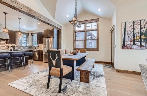 Baldy Mountain House | Deere Retreat Home Hot Tub Stylish